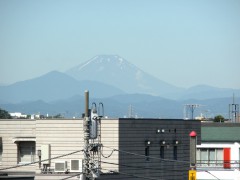 駅のプラットホームから撮影した富士山（2012年7月17日朝）